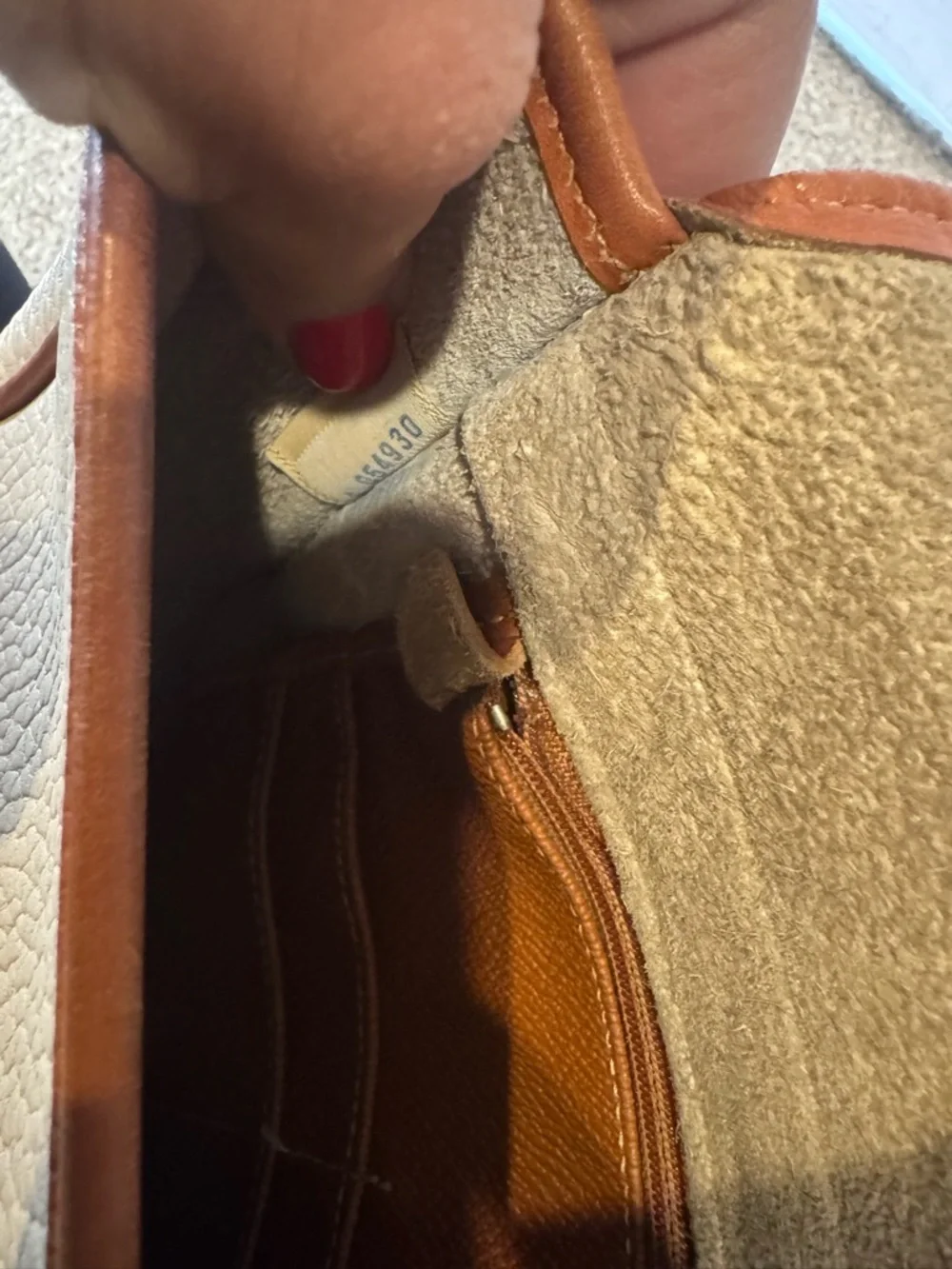 Vintage Dooney & Bourke AWL Bone Tan Leather Crossbody Bag USA - Picture 6 of 7